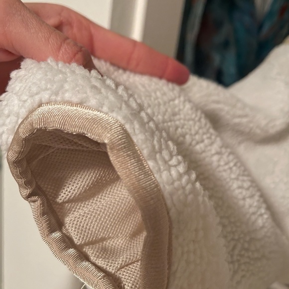 John Elliott ‘22 fleece - Picture 5 of 5